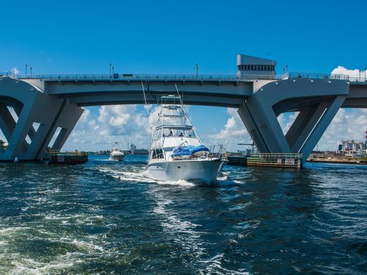 Sportfishing boat leaving Fort Lauderdale under the 17th Street bridge